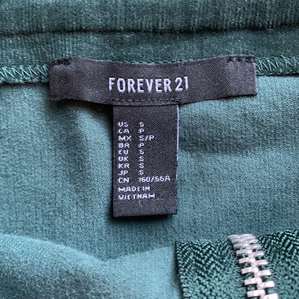 Green Corduroy Zip‎ Front mini Skirt, Small NWT Forever 21 Irish - Picture 5 of 6